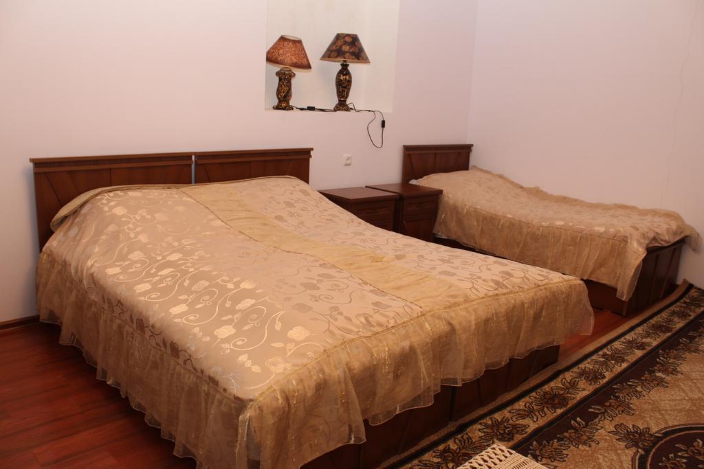 Hotel MIRA Goris Buitenkant foto