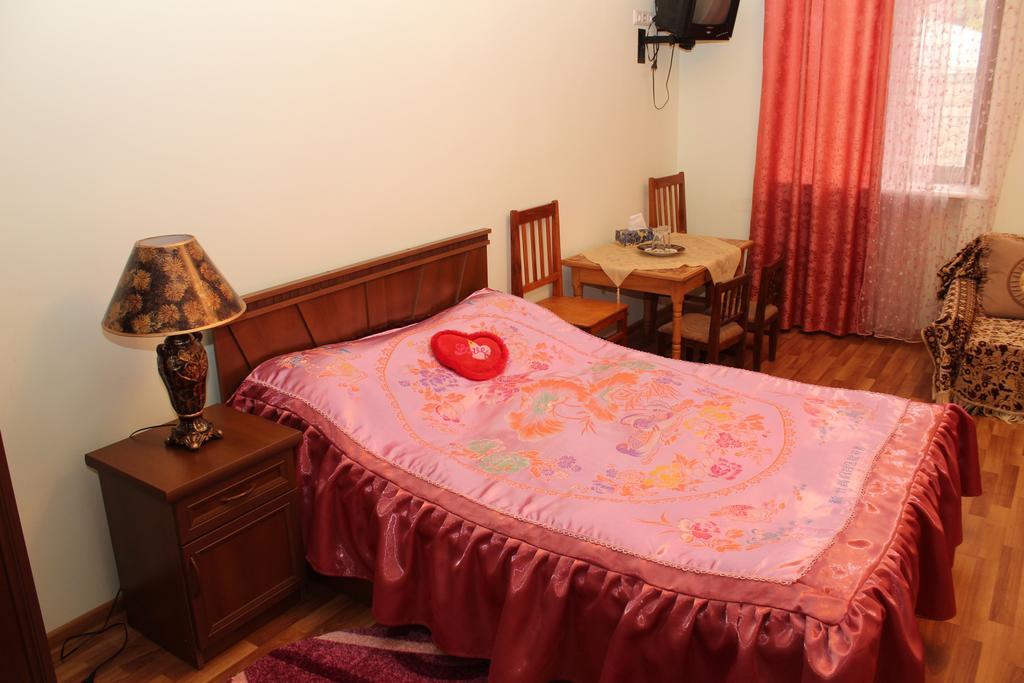 Hotel MIRA Goris Buitenkant foto