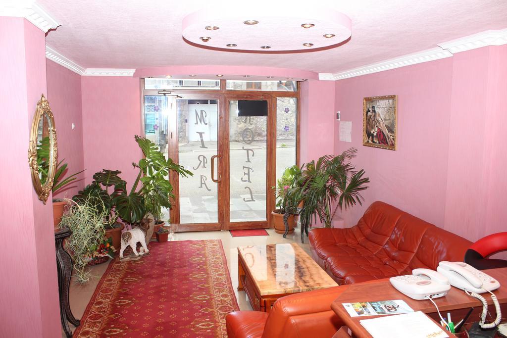Hotel MIRA Goris Buitenkant foto