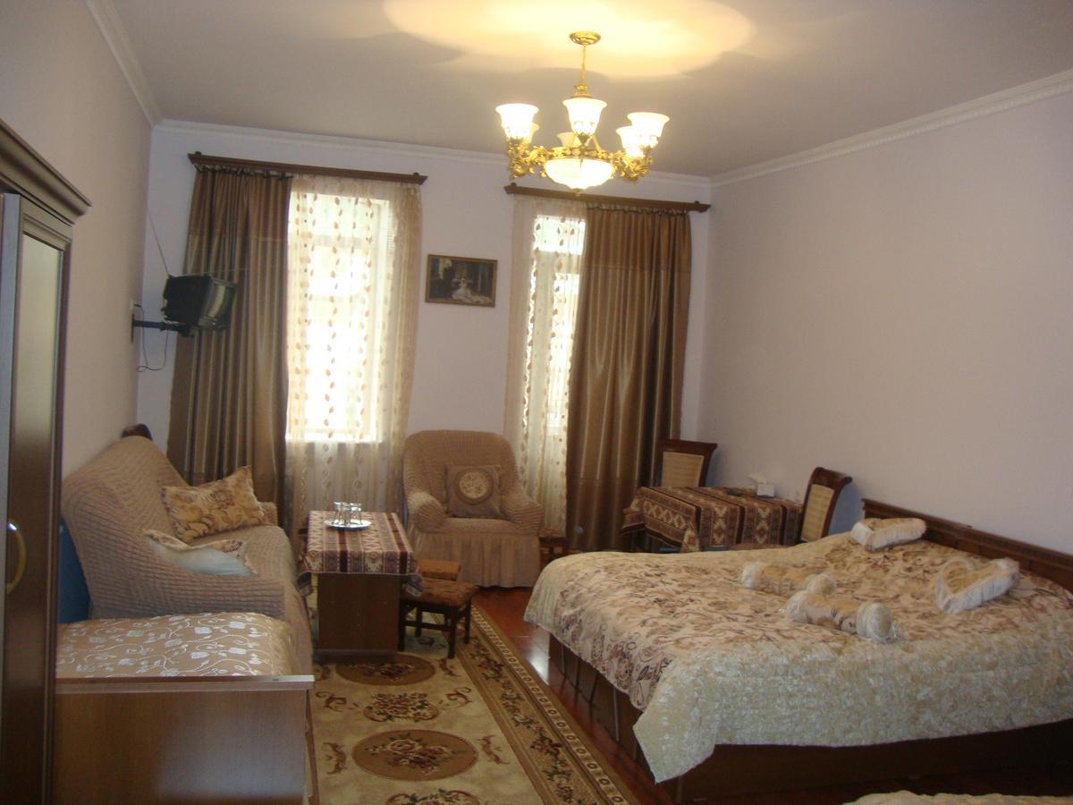 Hotel MIRA Goris Buitenkant foto